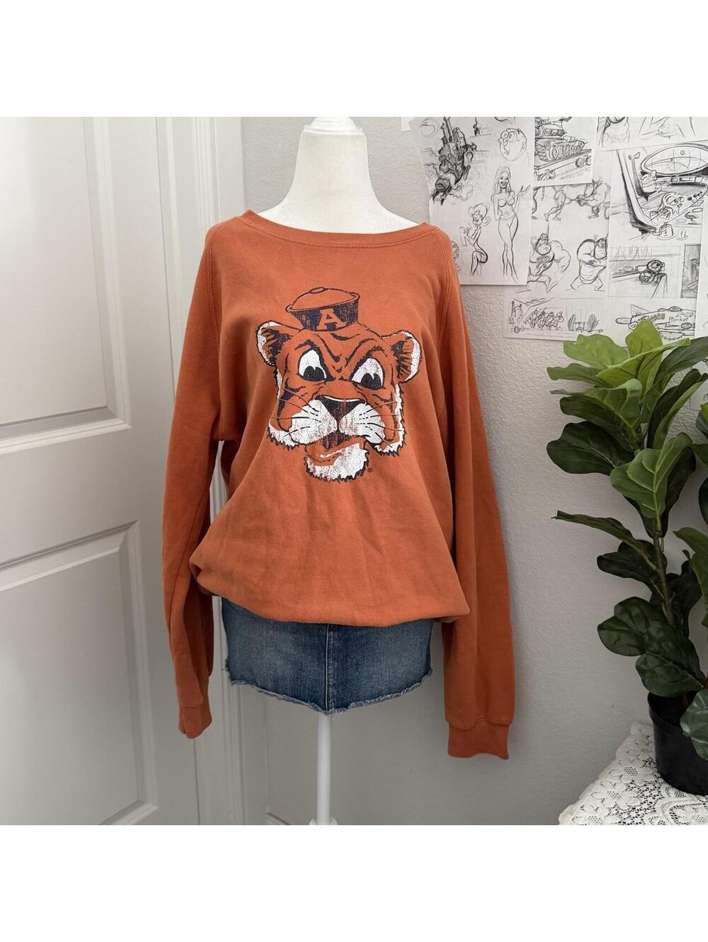 vintage 90s tiger crewneck sweatshirt